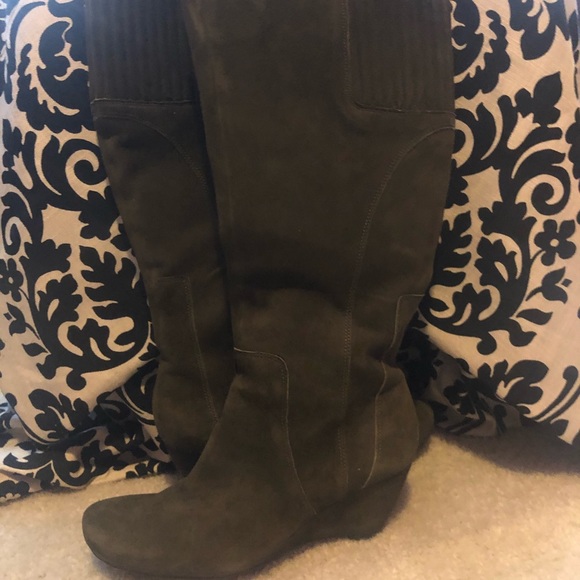 Olive green boot - Picture 1 of 3
